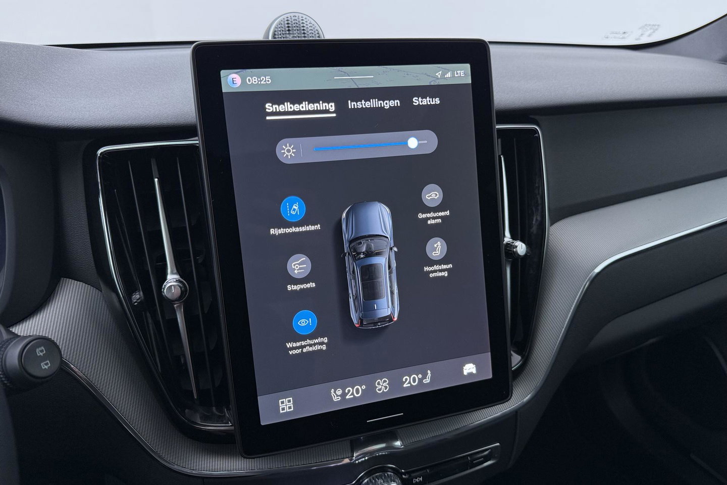 Volvo XC60 T6 Plug-in hybrid Plus Black Edition | ACC | Bowers&Wilkins | Panoramadak | Trekhaak | 360° Camera | Massage+Ventilatie | Head-Up | 21 Inch