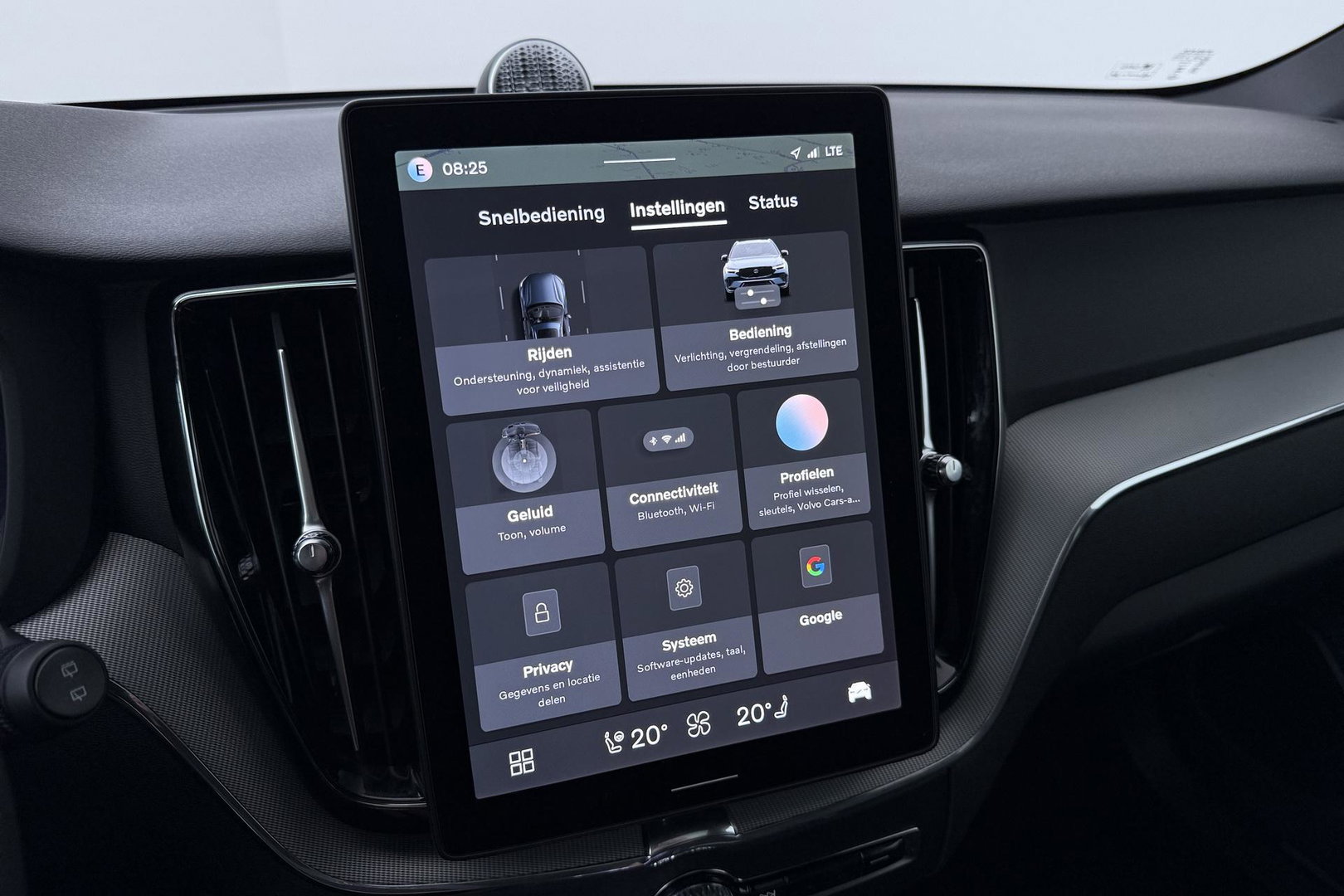 Volvo XC60 T6 Plug-in hybrid Plus Black Edition | ACC | Bowers&Wilkins | Panoramadak | Trekhaak | 360° Camera | Massage+Ventilatie | Head-Up | 21 Inch
