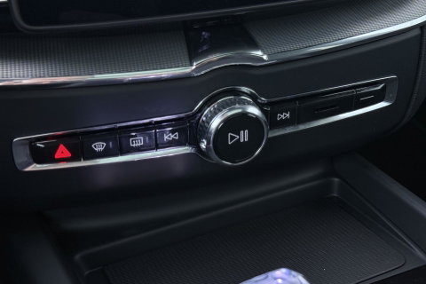 Volvo XC60 T6 Plug-in hybrid Plus Black Edition | ACC | Bowers&Wilkins | Panoramadak | Trekhaak | 360° Camera | Massage+Ventilatie | Head-Up | 21 Inch