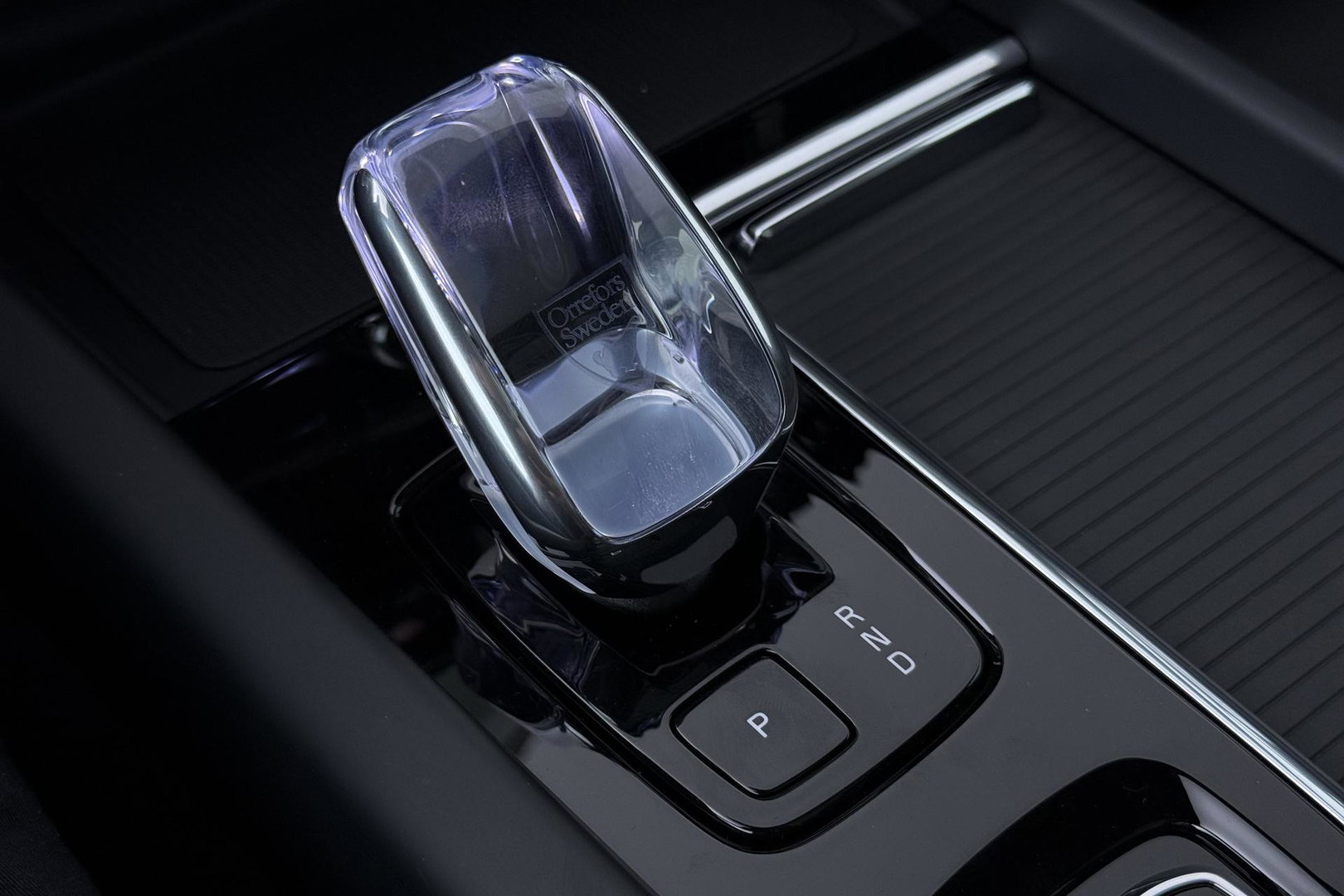 Volvo XC60 T6 Plug-in hybrid Plus Black Edition | ACC | Bowers&Wilkins | Panoramadak | Trekhaak | 360° Camera | Massage+Ventilatie | Head-Up | 21 Inch