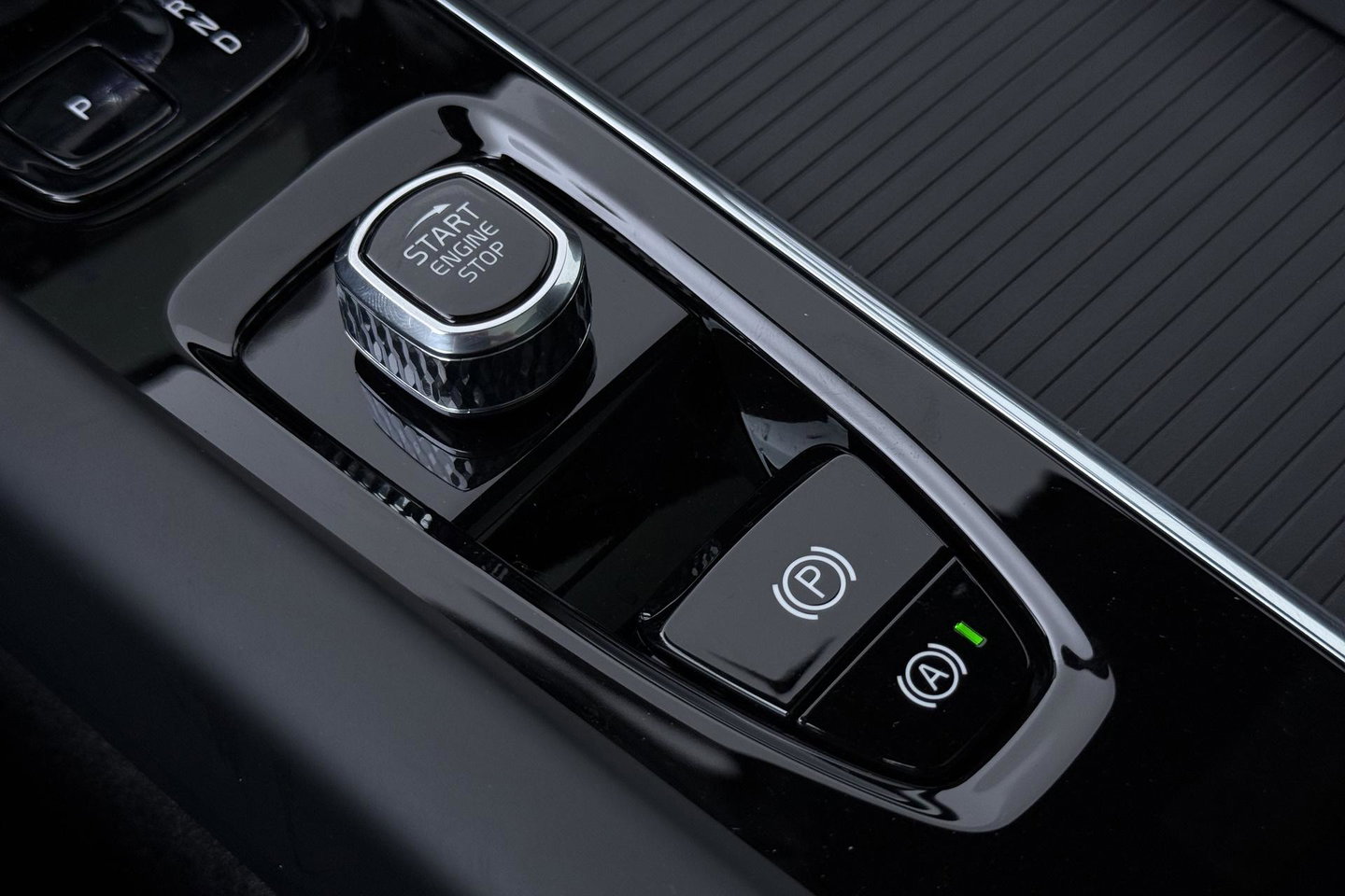 Volvo XC60 T6 Plug-in hybrid Plus Black Edition | ACC | Bowers&Wilkins | Panoramadak | Trekhaak | 360° Camera | Massage+Ventilatie | Head-Up | 21 Inch