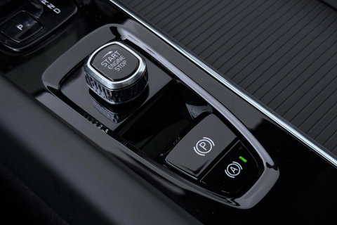 Volvo XC60 T6 Plug-in hybrid Plus Black Edition | ACC | Bowers&Wilkins | Panoramadak | Trekhaak | 360° Camera | Massage+Ventilatie | Head-Up | 21 Inch