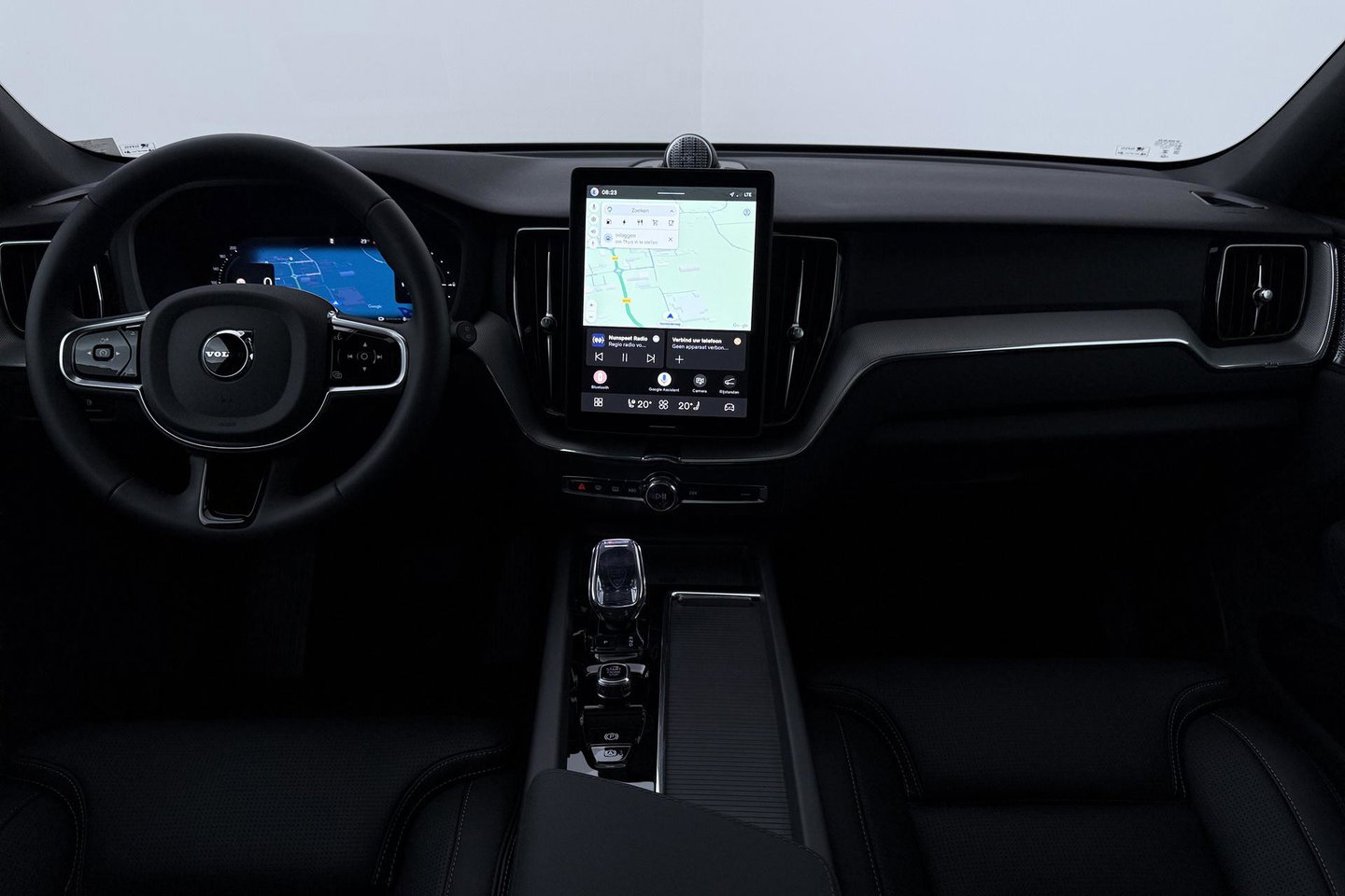 Volvo XC60 T6 Plug-in hybrid Plus Black Edition | ACC | Bowers&Wilkins | Panoramadak | Trekhaak | 360° Camera | Massage+Ventilatie | Head-Up | 21 Inch