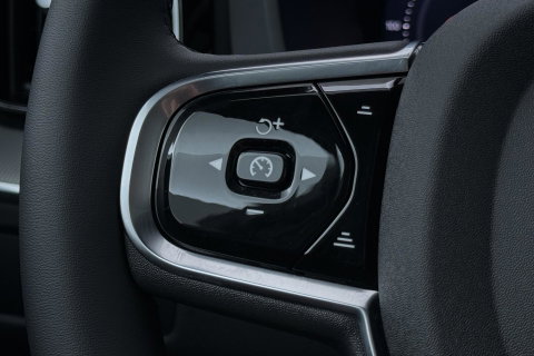 Volvo XC60 T6 Plug-in hybrid Plus Black Edition | ACC | Bowers&Wilkins | Panoramadak | Trekhaak | 360° Camera | Massage+Ventilatie | Head-Up | 21 Inch