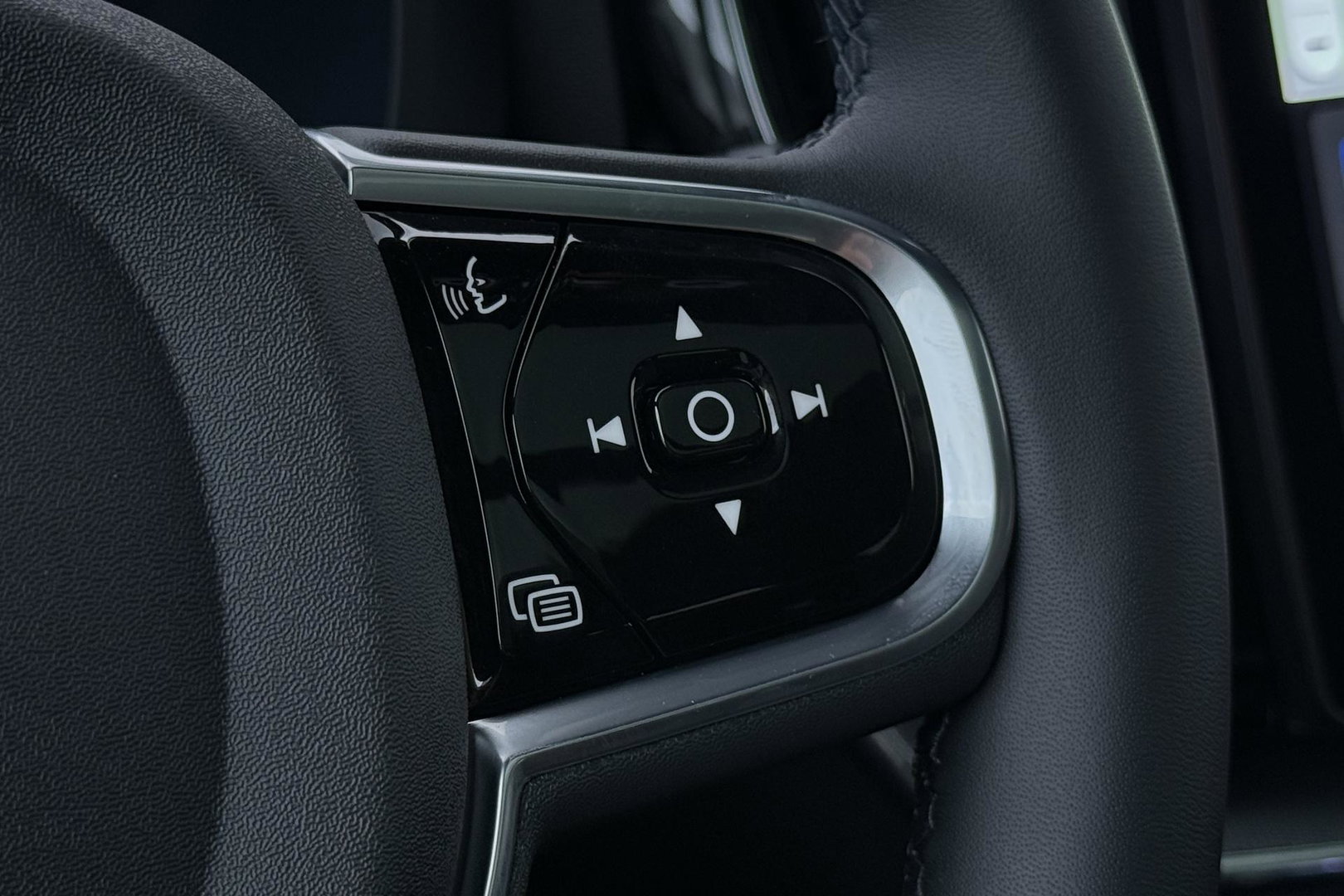 Volvo XC60 T6 Plug-in hybrid Plus Black Edition | ACC | Bowers&Wilkins | Panoramadak | Trekhaak | 360° Camera | Massage+Ventilatie | Head-Up | 21 Inch