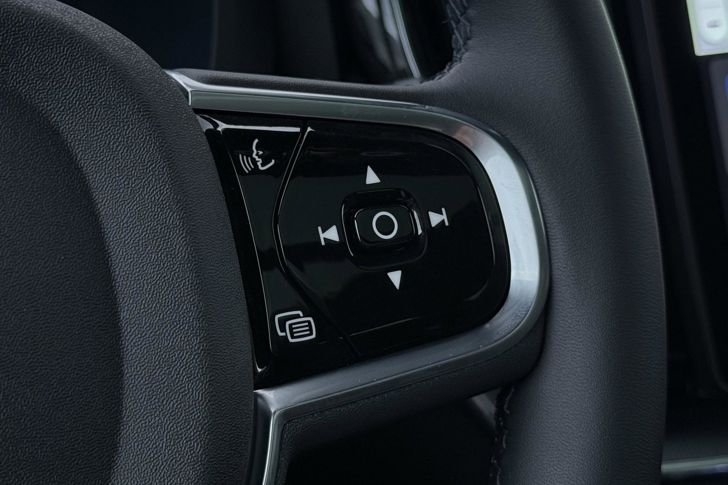 Volvo XC60 T6 Plug-in hybrid Plus Black Edition | ACC | Bowers&Wilkins | Panoramadak | Trekhaak | 360° Camera | Massage+Ventilatie | Head-Up | 21 Inch