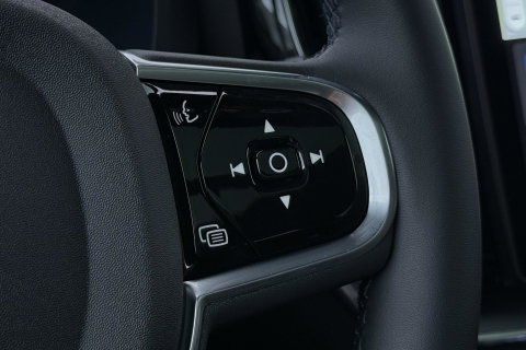 Volvo XC60 T6 Plug-in hybrid Plus Black Edition | ACC | Bowers&Wilkins | Panoramadak | Trekhaak | 360° Camera | Massage+Ventilatie | Head-Up | 21 Inch
