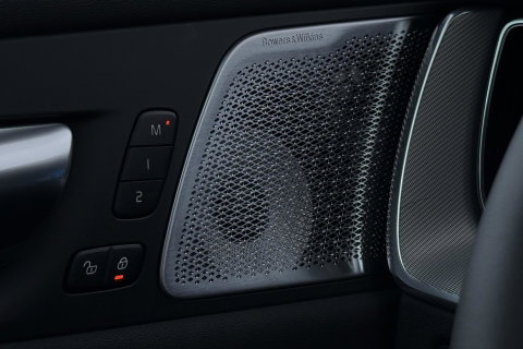 Volvo XC60 T6 Plug-in hybrid Plus Black Edition | ACC | Bowers&Wilkins | Panoramadak | Trekhaak | 360° Camera | Massage+Ventilatie | Head-Up | 21 Inch