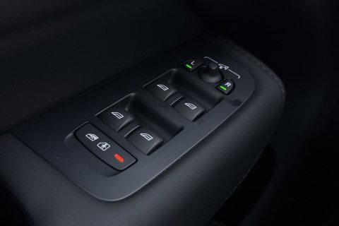 Volvo XC60 T6 Plug-in hybrid Plus Black Edition | ACC | Bowers&Wilkins | Panoramadak | Trekhaak | 360° Camera | Massage+Ventilatie | Head-Up | 21 Inch