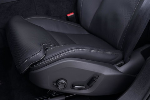 Volvo XC60 T6 Plug-in hybrid Plus Black Edition | ACC | Bowers&Wilkins | Panoramadak | Trekhaak | 360° Camera | Massage+Ventilatie | Head-Up | 21 Inch