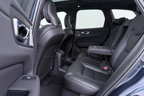 Volvo XC60 T6 Plug-in hybrid Plus Black Edition | ACC | Bowers&Wilkins | Panoramadak | Trekhaak | 360° Camera | Massage+Ventilatie | Head-Up | 21 Inch