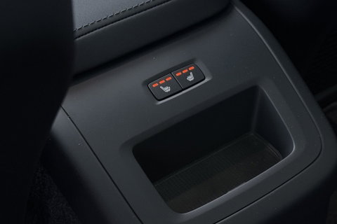 Volvo XC60 T6 Plug-in hybrid Plus Black Edition | ACC | Bowers&Wilkins | Panoramadak | Trekhaak | 360° Camera | Massage+Ventilatie | Head-Up | 21 Inch