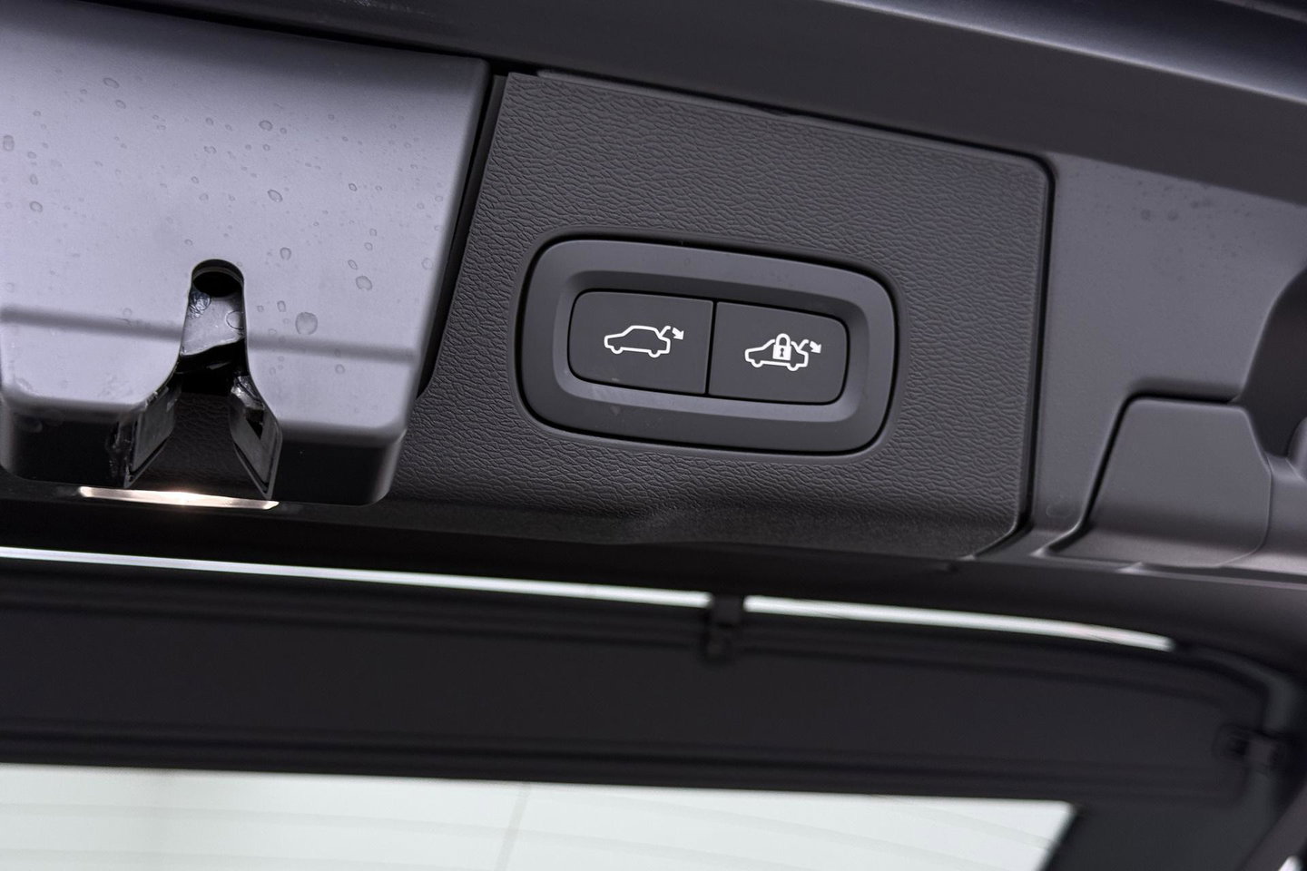 Volvo XC60 T6 Plug-in hybrid Plus Black Edition | ACC | Bowers&Wilkins | Panoramadak | Trekhaak | 360° Camera | Massage+Ventilatie | Head-Up | 21 Inch