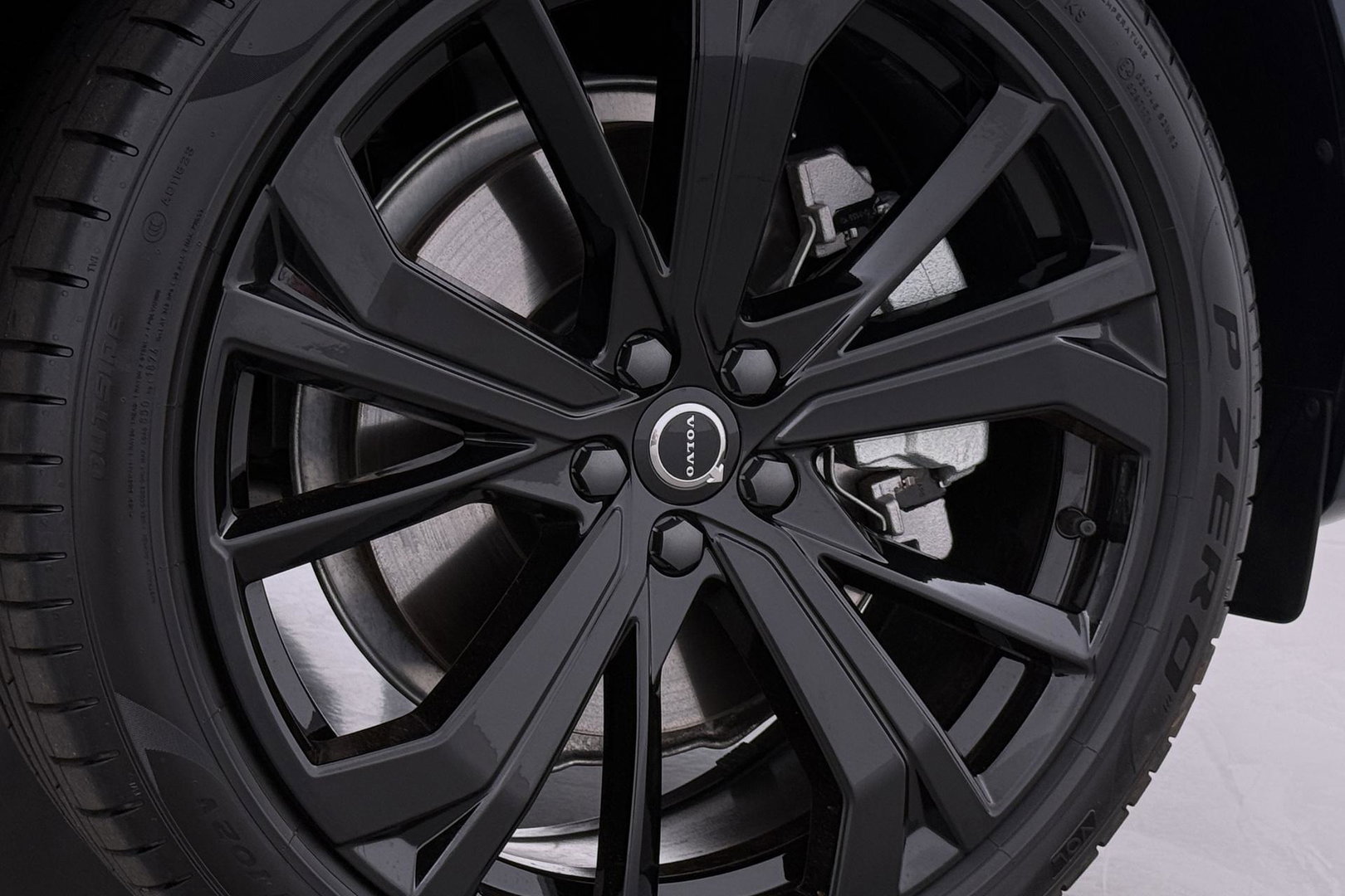 Volvo XC60 T6 Plug-in hybrid Plus Black Edition | ACC | Bowers&Wilkins | Panoramadak | Trekhaak | 360° Camera | Massage+Ventilatie | Head-Up | 21 Inch