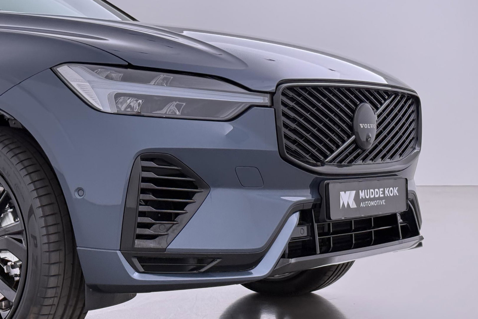 Volvo XC60 T6 Plug-in hybrid Plus Black Edition | ACC | Bowers&Wilkins | Panoramadak | Trekhaak | 360° Camera | Massage+Ventilatie | Head-Up | 21 Inch