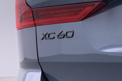 Volvo XC60 T6 Plug-in hybrid Plus Black Edition | ACC | Bowers&Wilkins | Panoramadak | Trekhaak | 360° Camera | Massage+Ventilatie | Head-Up | 21 Inch