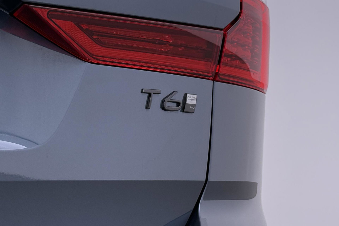 Volvo XC60 T6 Plug-in hybrid Plus Black Edition | ACC | Bowers&Wilkins | Panoramadak | Trekhaak | 360° Camera | Massage+Ventilatie | Head-Up | 21 Inch