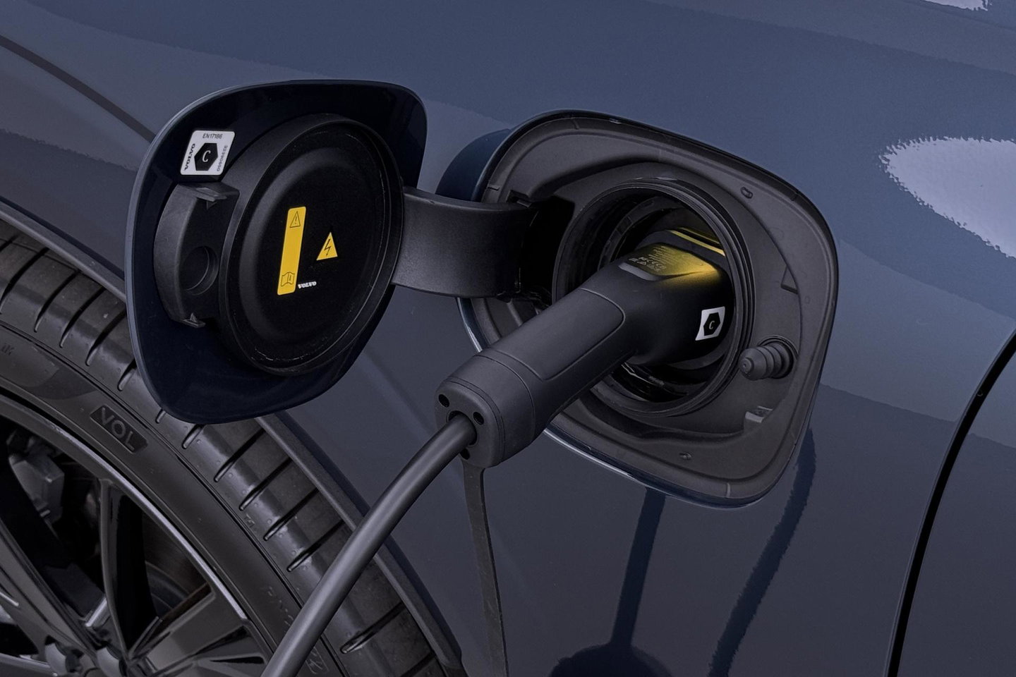 Volvo XC60 T6 Plug-in hybrid Plus Black Edition | ACC | Bowers&Wilkins | Panoramadak | Trekhaak | 360° Camera | Massage+Ventilatie | Head-Up | 21 Inch