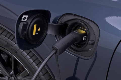 Volvo XC60 T6 Plug-in hybrid Plus Black Edition | ACC | Bowers&Wilkins | Panoramadak | Trekhaak | 360° Camera | Massage+Ventilatie | Head-Up | 21 Inch