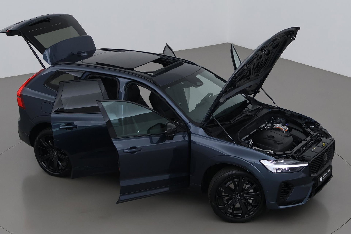 Volvo XC60 T6 Plug-in hybrid Plus Black Edition | ACC | Bowers&Wilkins | Panoramadak | Trekhaak | 360° Camera | Massage+Ventilatie | Head-Up | 21 Inch