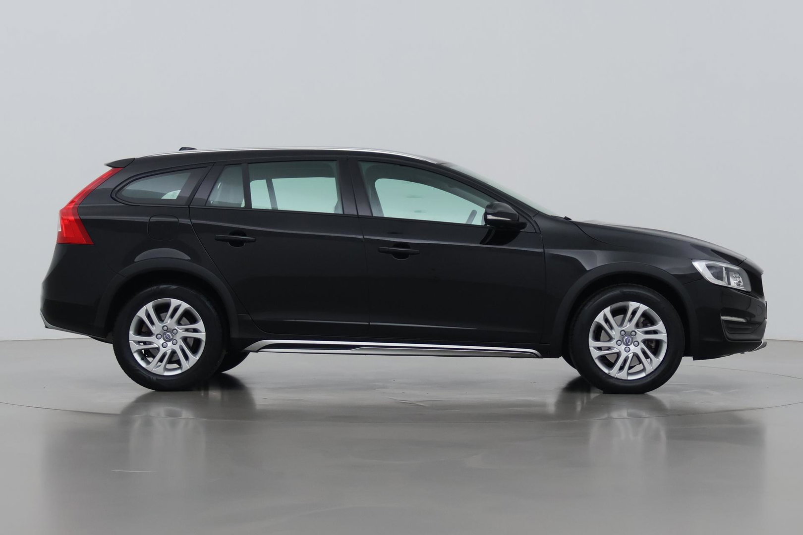Volvo V60 Cross Country 2.0 T5 Summum | Dual Xenon | Trekhaak | Navigatie | Stoelverwarming | Leder | Parkeersensoren | 17 Inch