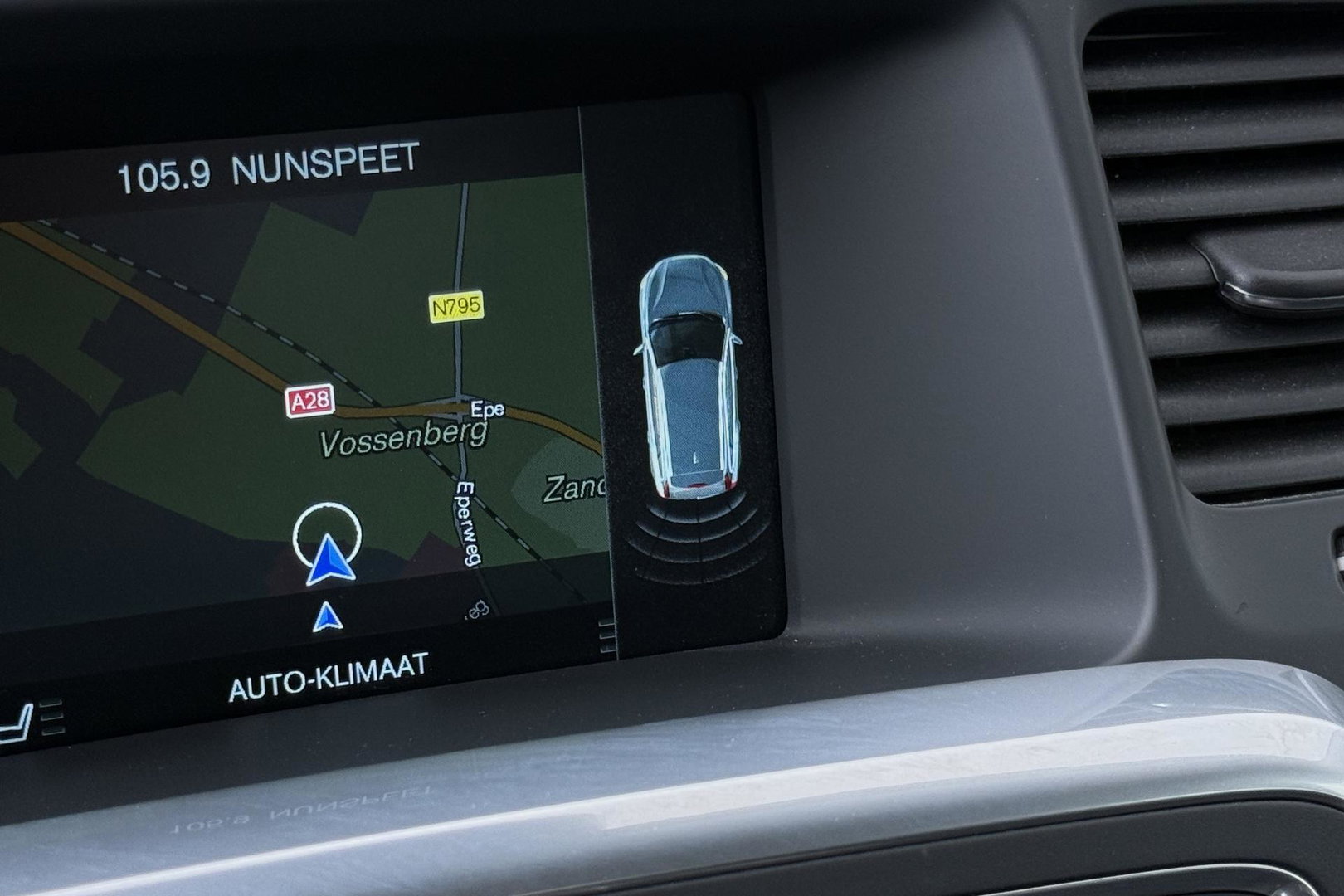 Volvo V60 Cross Country 2.0 T5 Summum | Dual Xenon | Trekhaak | Navigatie | Stoelverwarming | Leder | Parkeersensoren | 17 Inch