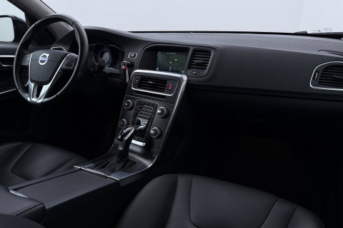 Volvo V60 Cross Country 2.0 T5 Summum | Dual Xenon | Trekhaak | Navigatie | Stoelverwarming | Leder | Parkeersensoren | 17 Inch
