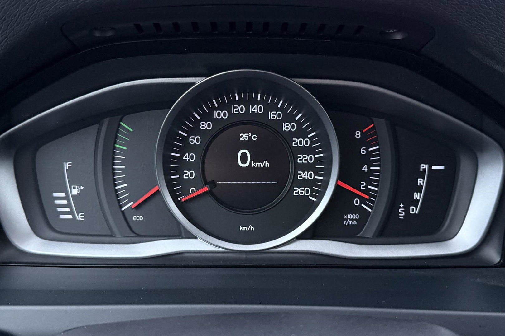 Volvo V60 Cross Country 2.0 T5 Summum | Dual Xenon | Trekhaak | Navigatie | Stoelverwarming | Leder | Parkeersensoren | 17 Inch