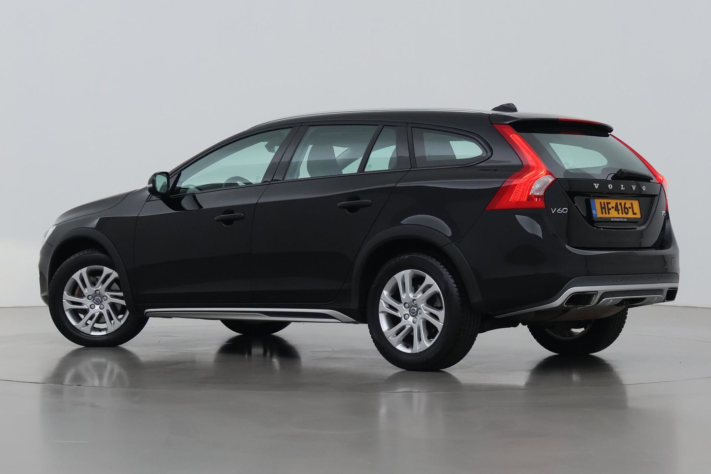 Volvo V60 Cross Country 2.0 T5 Summum | Dual Xenon | Trekhaak | Navigatie | Stoelverwarming | Leder | Parkeersensoren | 17 Inch