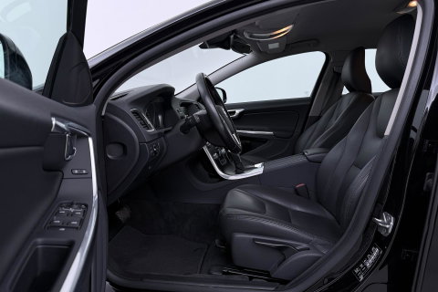 Volvo V60 Cross Country 2.0 T5 Summum | Dual Xenon | Trekhaak | Navigatie | Stoelverwarming | Leder | Parkeersensoren | 17 Inch