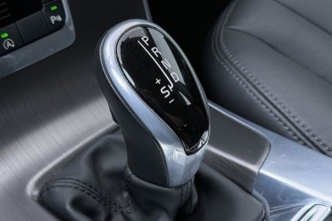 Volvo V60 Cross Country 2.0 T5 Summum | Dual Xenon | Trekhaak | Navigatie | Stoelverwarming | Leder | Parkeersensoren | 17 Inch