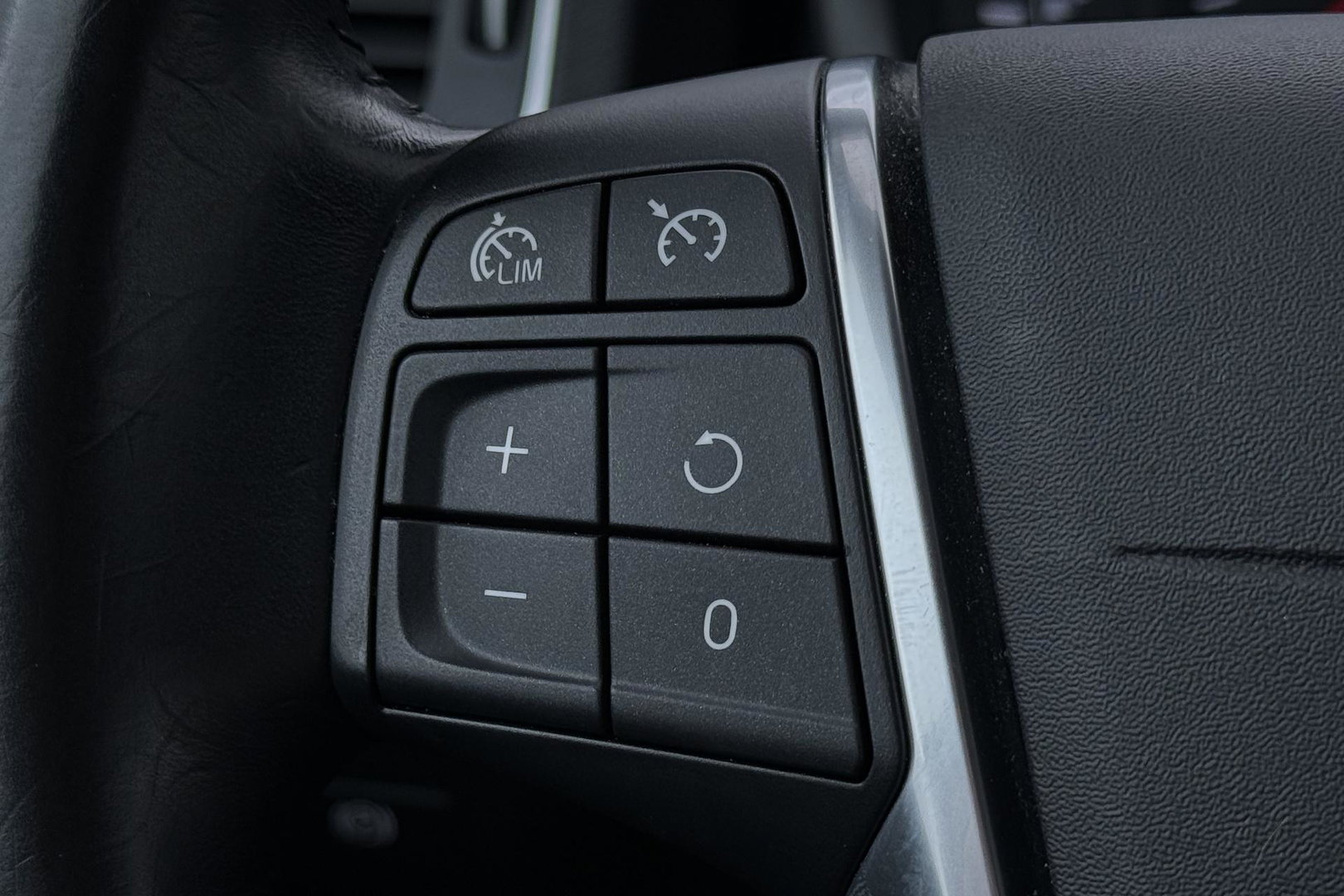 Volvo V60 Cross Country 2.0 T5 Summum | Dual Xenon | Trekhaak | Navigatie | Stoelverwarming | Leder | Parkeersensoren | 17 Inch