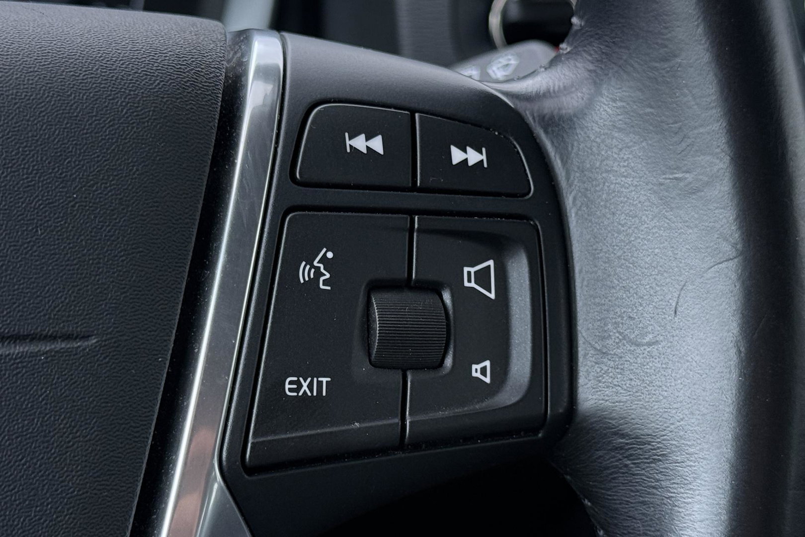 Volvo V60 Cross Country 2.0 T5 Summum | Dual Xenon | Trekhaak | Navigatie | Stoelverwarming | Leder | Parkeersensoren | 17 Inch