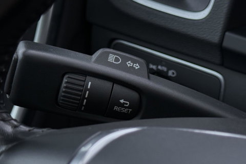 Volvo V60 Cross Country 2.0 T5 Summum | Dual Xenon | Trekhaak | Navigatie | Stoelverwarming | Leder | Parkeersensoren | 17 Inch