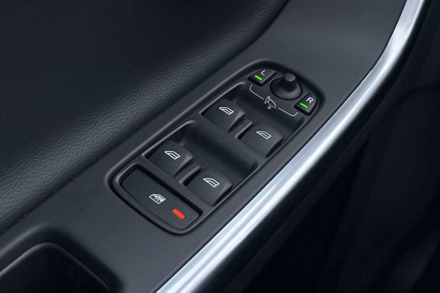 Volvo V60 Cross Country 2.0 T5 Summum | Dual Xenon | Trekhaak | Navigatie | Stoelverwarming | Leder | Parkeersensoren | 17 Inch
