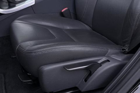 Volvo V60 Cross Country 2.0 T5 Summum | Dual Xenon | Trekhaak | Navigatie | Stoelverwarming | Leder | Parkeersensoren | 17 Inch