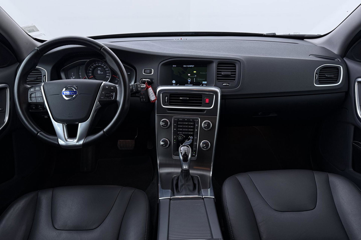 Volvo V60 Cross Country 2.0 T5 Summum | Dual Xenon | Trekhaak | Navigatie | Stoelverwarming | Leder | Parkeersensoren | 17 Inch