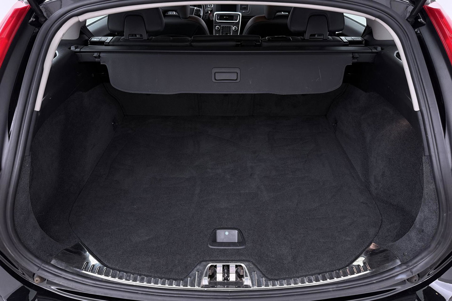 Volvo V60 Cross Country 2.0 T5 Summum | Dual Xenon | Trekhaak | Navigatie | Stoelverwarming | Leder | Parkeersensoren | 17 Inch