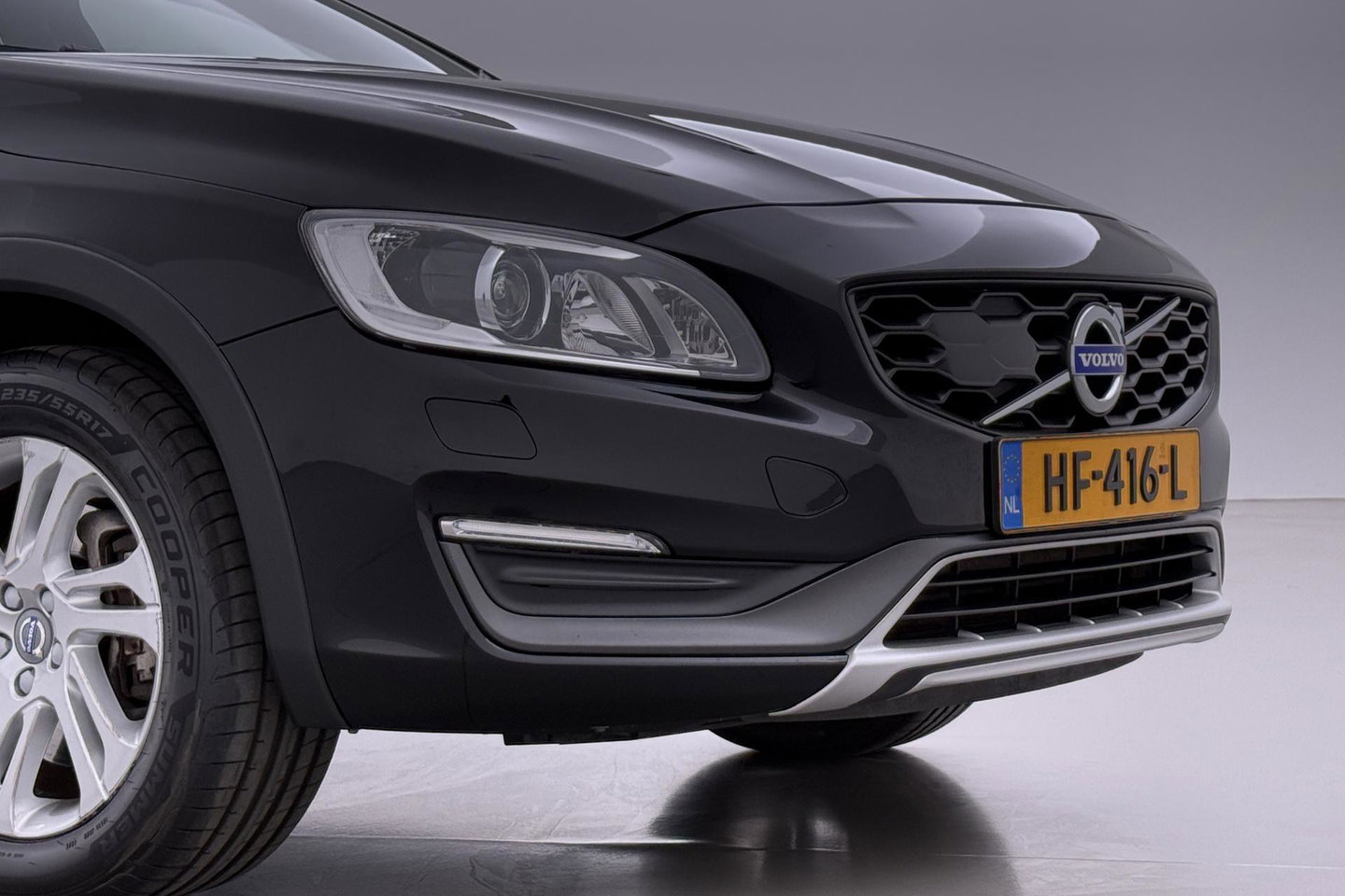 Volvo V60 Cross Country 2.0 T5 Summum | Dual Xenon | Trekhaak | Navigatie | Stoelverwarming | Leder | Parkeersensoren | 17 Inch