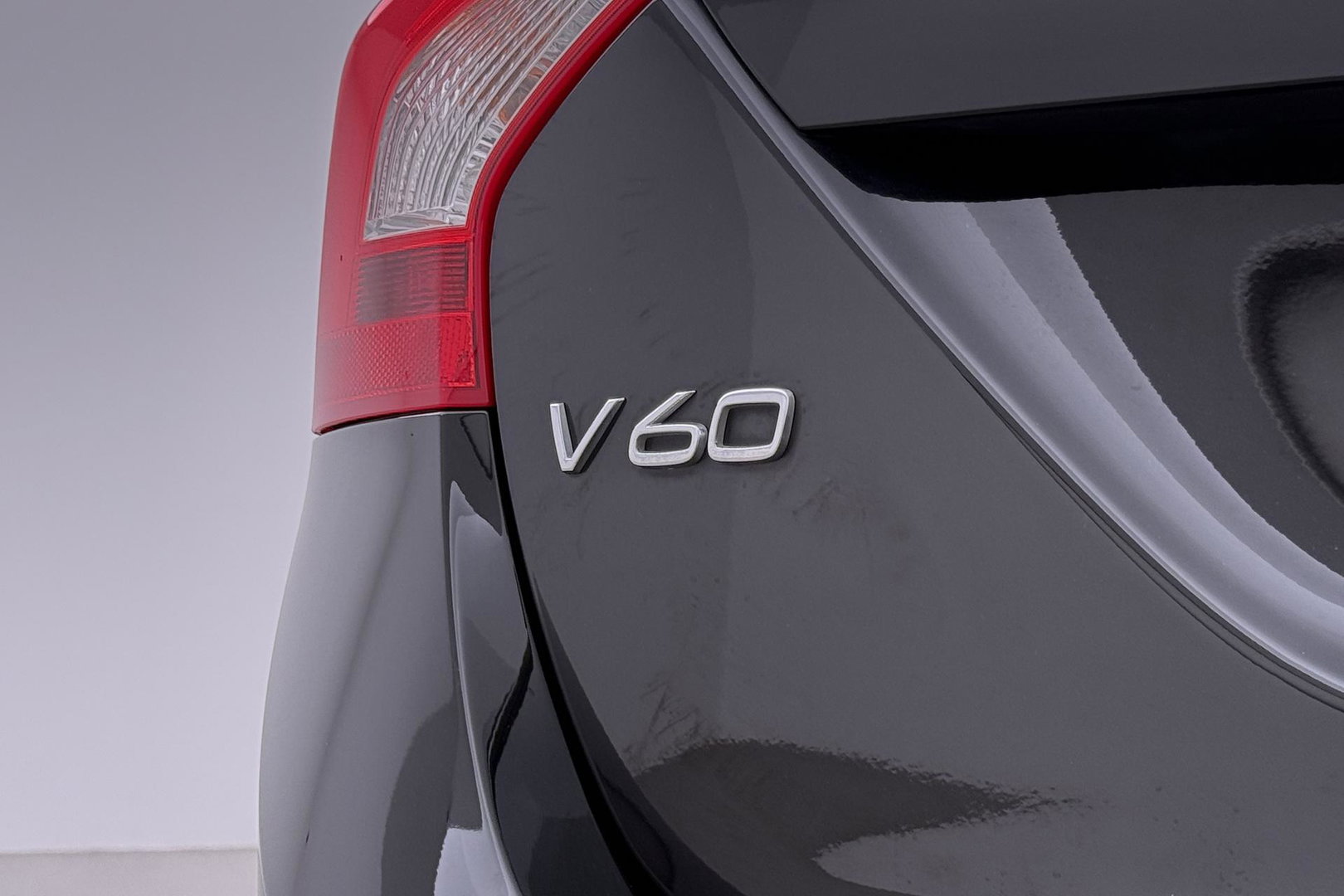 Volvo V60 Cross Country 2.0 T5 Summum | Dual Xenon | Trekhaak | Navigatie | Stoelverwarming | Leder | Parkeersensoren | 17 Inch