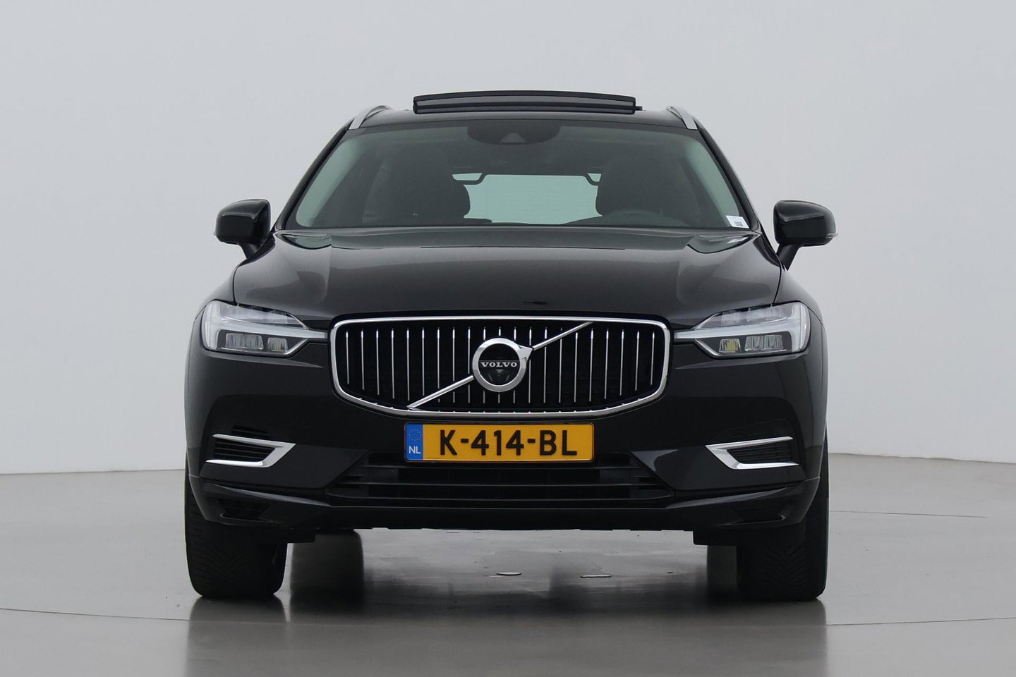 Volvo XC60 Recharge T8 AWD Business Pro | ACC | Panoramadak | 360° Camera | Head-Up | Harman/Kardon | Trekhaak | BLIS | Stoel+Stuurverwarming