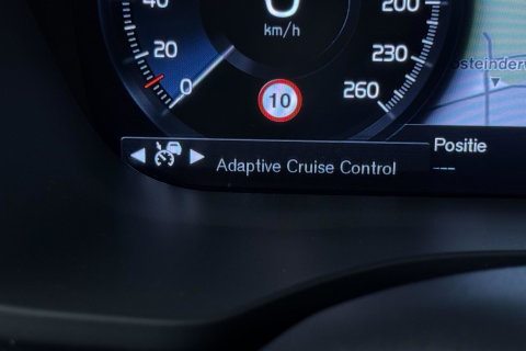 Volvo XC60 Recharge T8 AWD Business Pro | ACC | Panoramadak | 360° Camera | Head-Up | Harman/Kardon | Trekhaak | BLIS | Stoel+Stuurverwarming