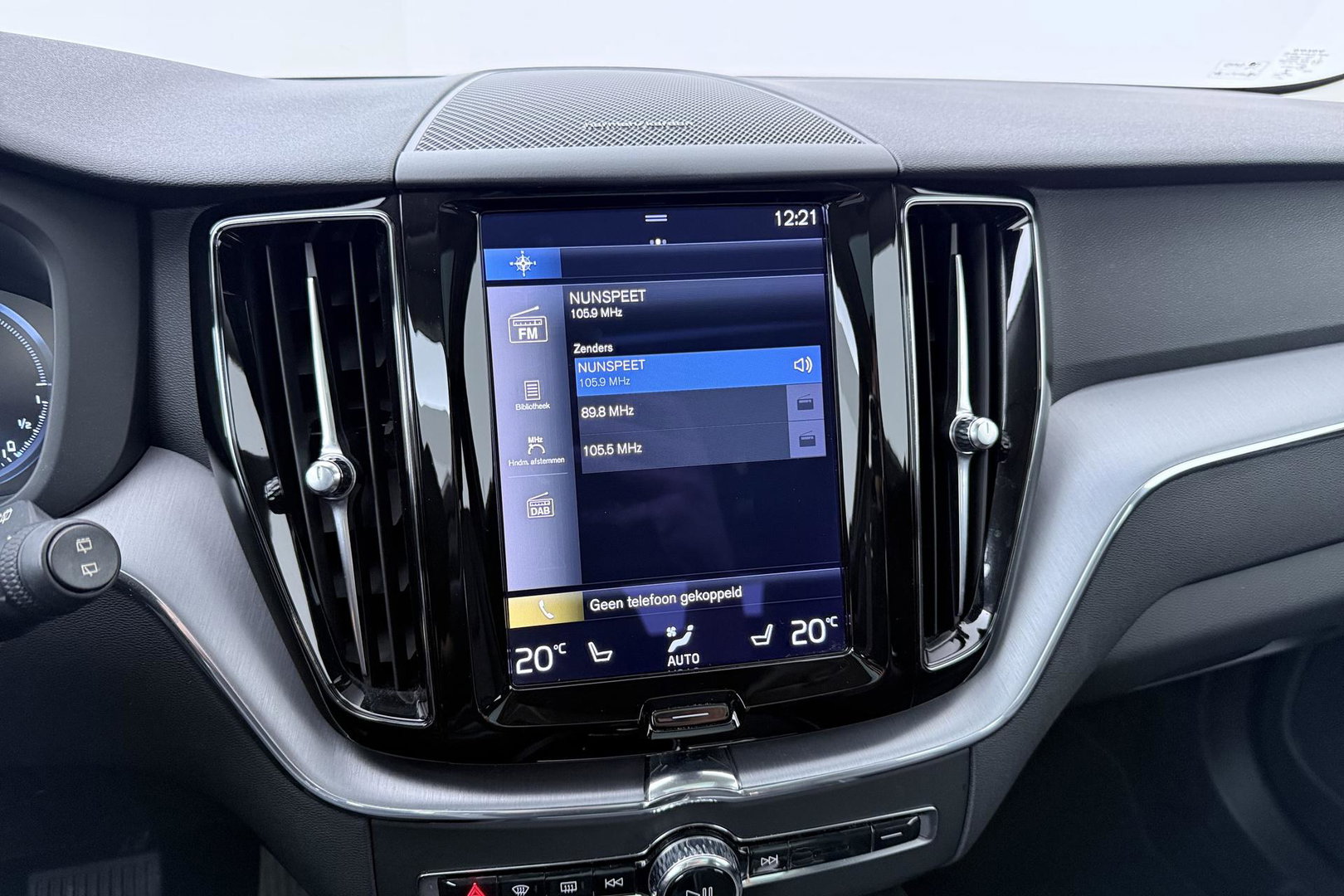 Volvo XC60 Recharge T8 AWD Business Pro | ACC | Panoramadak | 360° Camera | Head-Up | Harman/Kardon | Trekhaak | BLIS | Stoel+Stuurverwarming