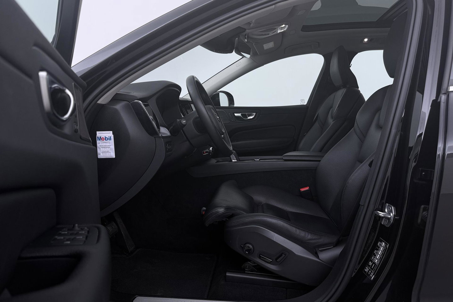 Volvo XC60 Recharge T8 AWD Business Pro | ACC | Panoramadak | 360° Camera | Head-Up | Harman/Kardon | Trekhaak | BLIS | Stoel+Stuurverwarming