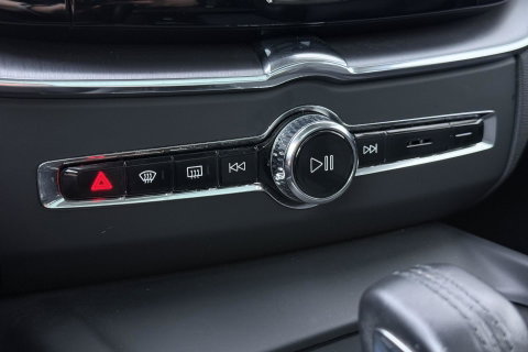 Volvo XC60 Recharge T8 AWD Business Pro | ACC | Panoramadak | 360° Camera | Head-Up | Harman/Kardon | Trekhaak | BLIS | Stoel+Stuurverwarming