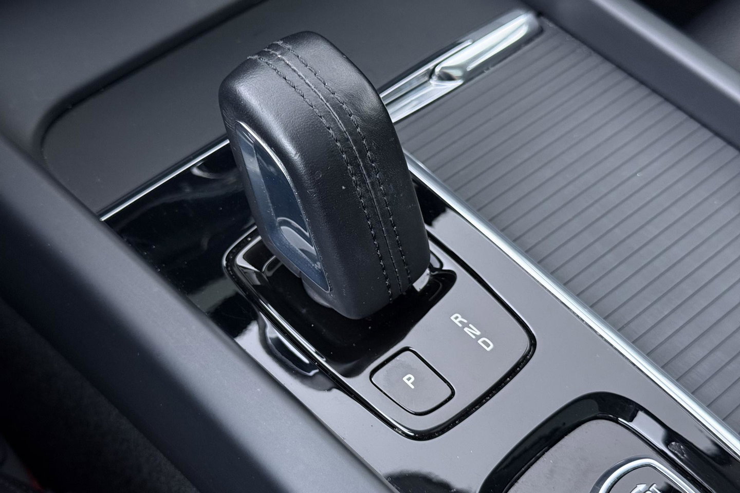 Volvo XC60 Recharge T8 AWD Business Pro | ACC | Panoramadak | 360° Camera | Head-Up | Harman/Kardon | Trekhaak | BLIS | Stoel+Stuurverwarming
