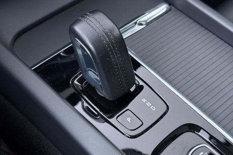 Volvo XC60 Recharge T8 AWD Business Pro | ACC | Panoramadak | 360° Camera | Head-Up | Harman/Kardon | Trekhaak | BLIS | Stoel+Stuurverwarming