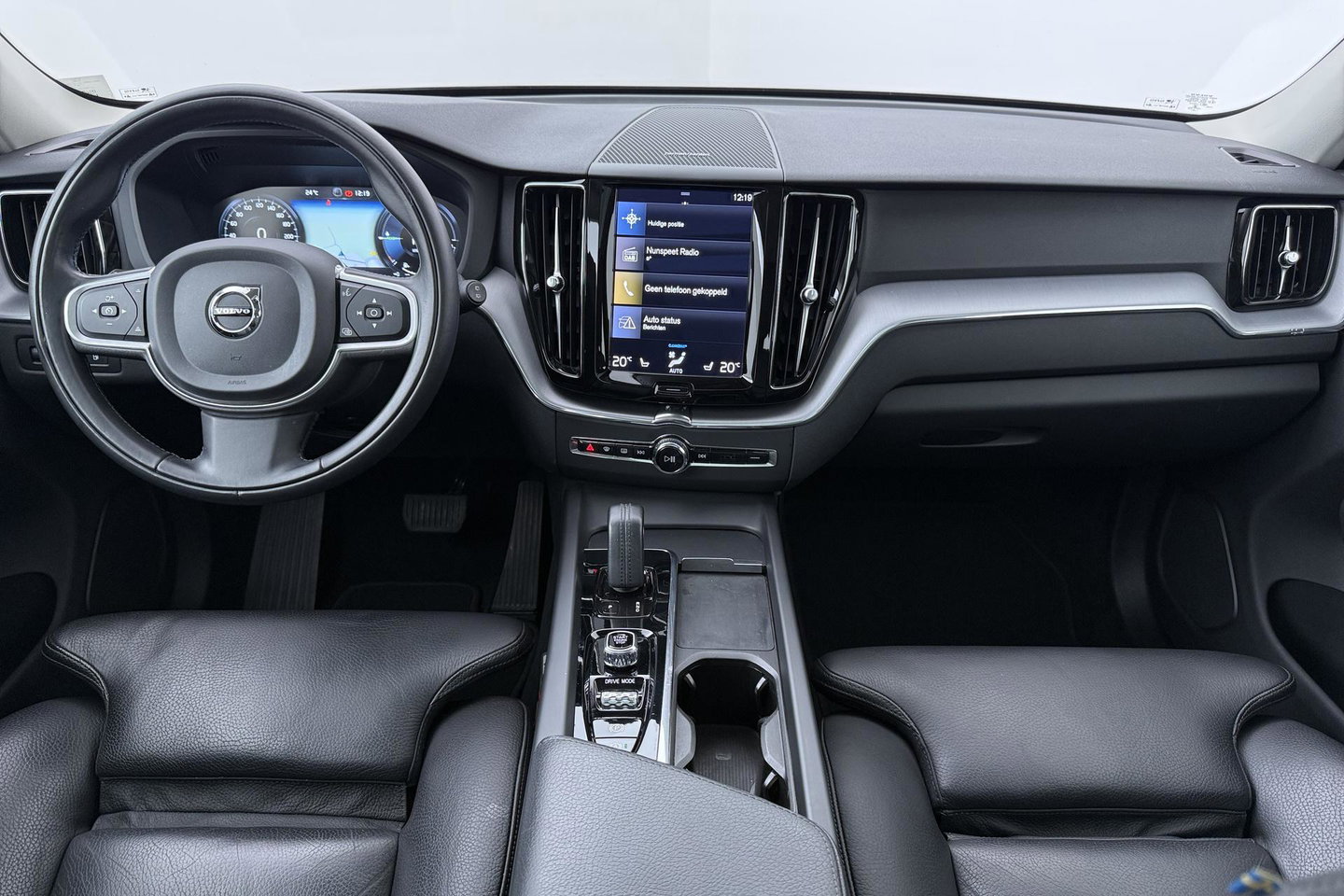 Volvo XC60 Recharge T8 AWD Business Pro | ACC | Panoramadak | 360° Camera | Head-Up | Harman/Kardon | Trekhaak | BLIS | Stoel+Stuurverwarming
