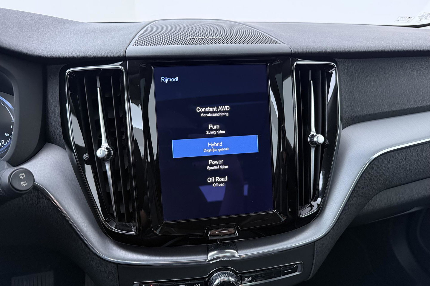 Volvo XC60 Recharge T8 AWD Business Pro | ACC | Panoramadak | 360° Camera | Head-Up | Harman/Kardon | Trekhaak | BLIS | Stoel+Stuurverwarming