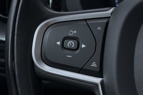 Volvo XC60 Recharge T8 AWD Business Pro | ACC | Panoramadak | 360° Camera | Head-Up | Harman/Kardon | Trekhaak | BLIS | Stoel+Stuurverwarming